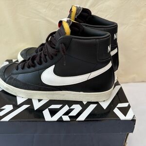 Nike Black and White High-Top Sneakers size‎ 13